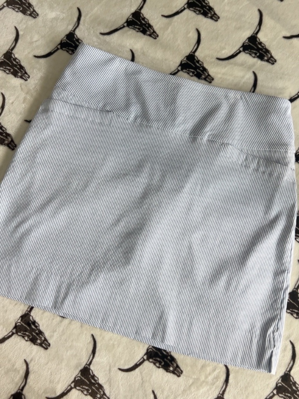 S.C. & Co. Blue White Pinstripe Tummy Control Skort Size Medium